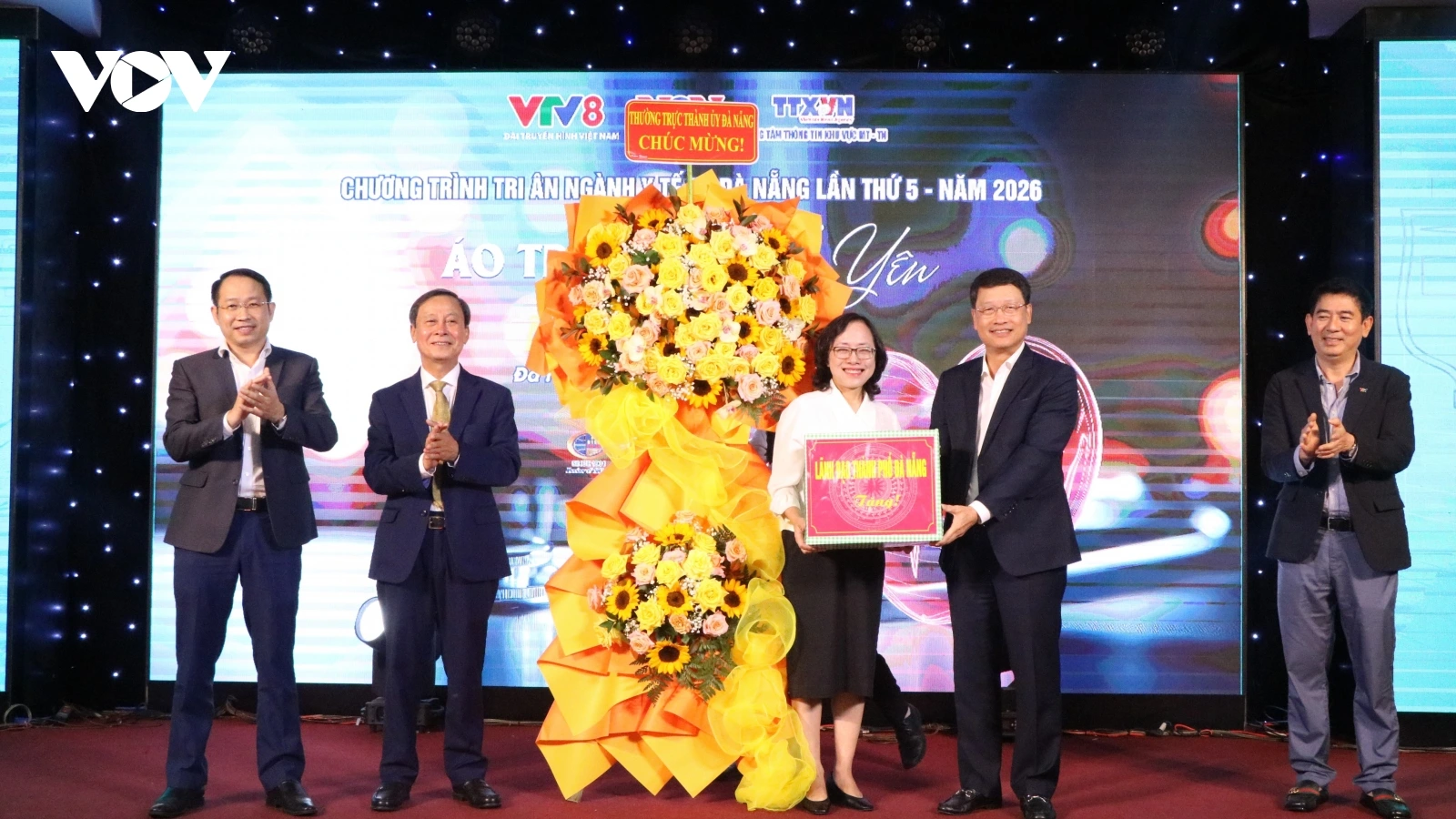 “Áo trắng bình yên – Ấm áp những nụ cười”: Tri ân thầy thuốc